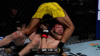 Жоандерсон Брито поймал Джонатана Пирса на удушающий приём во втором раунде