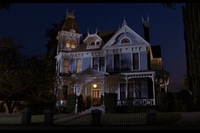 Адский домик. Проклятый особняк штат индиана. Ужас амитивилля призрак. Дом мраксов. Заброшенный особняк в лесу.