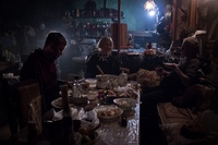 семья живет в подвале